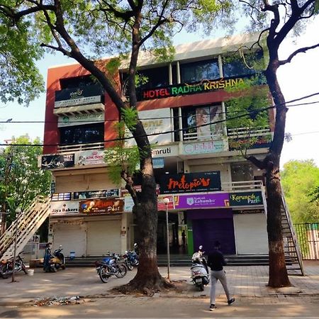 Hotel Radha Krishna Ānand Exterior foto
